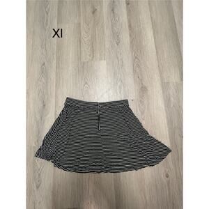 SO Black White Striped Knit Short A-Line Skirt Women's Size XL Zipper